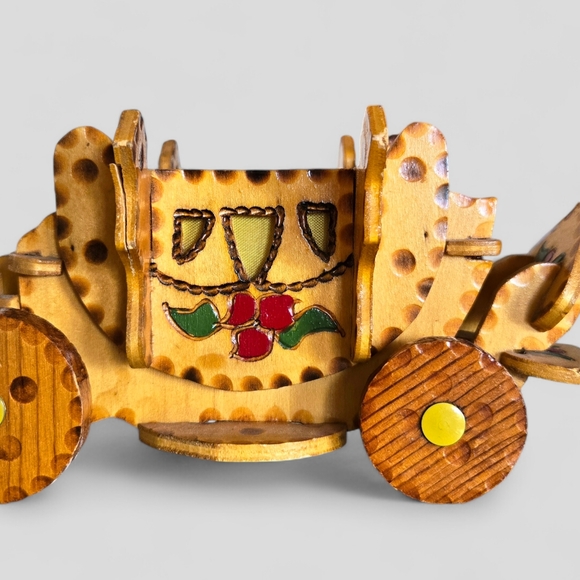 Vintage Tramp Art Carriage Gift or Trinket Box, Cinderella Coach Ring Box - Picture 2 of 12